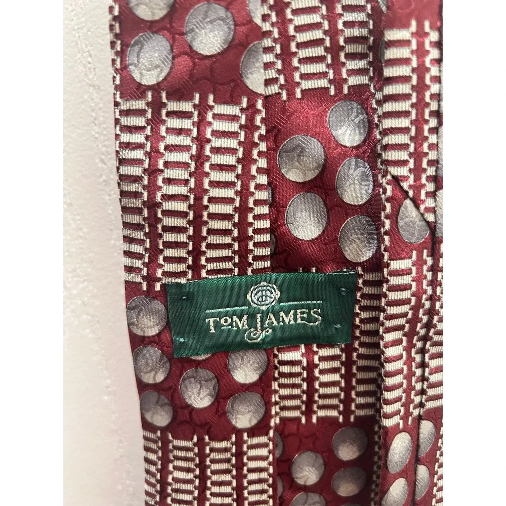 Tom James Pure Silk Tie Burgundy Gray Geometric Circle Made in USA Necktie